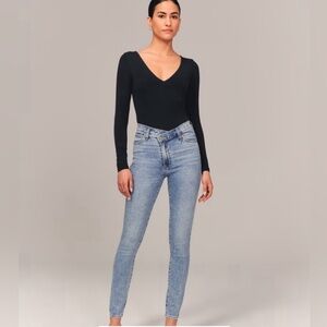 Abercrombie Super Skinny Ankle High Rise Medium Wash Jeans Women’s Size 25S NWT